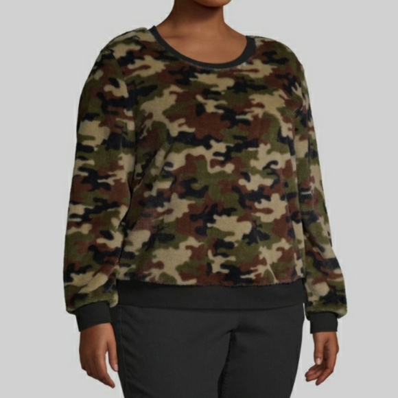 No Boundaries Juniors' Plus Size Faux Fur Pullover Sweater - Picture 3 of 7